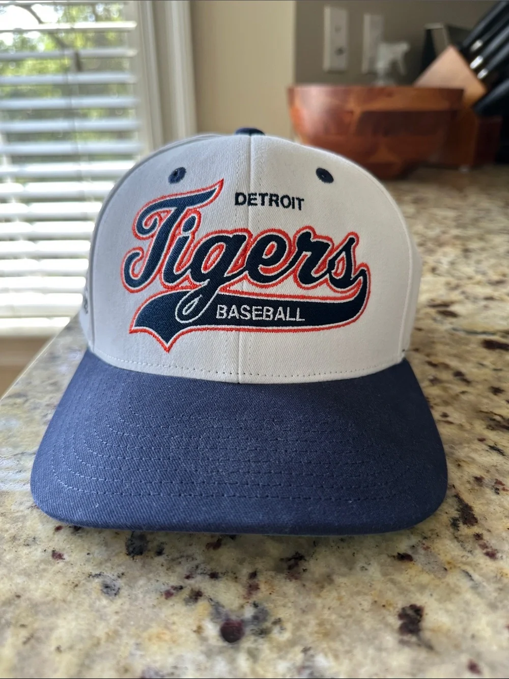 Mitchell & Ness Detroit Tigers Two-Tone Navy and White Snapback Hat